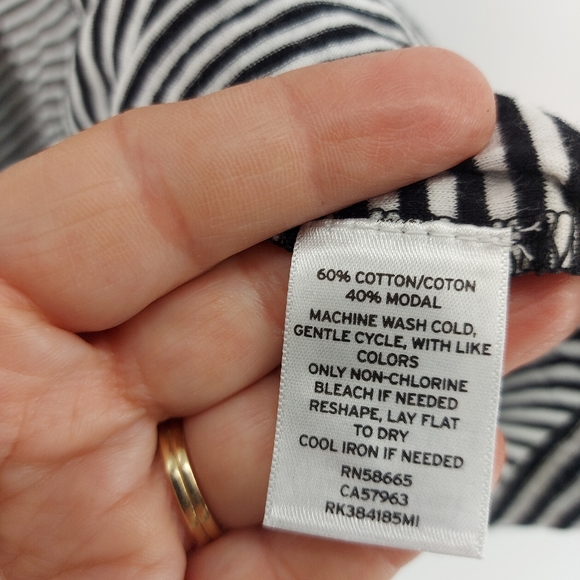 Susina black and white stripe v neck tank top back gathering - Picture 6 of 9